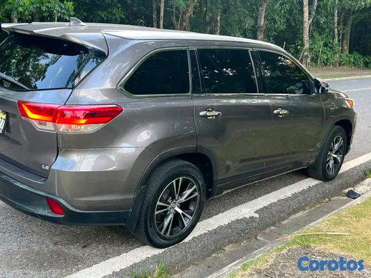 jeepetas y camionetas - Toyota higlander le 2018 5