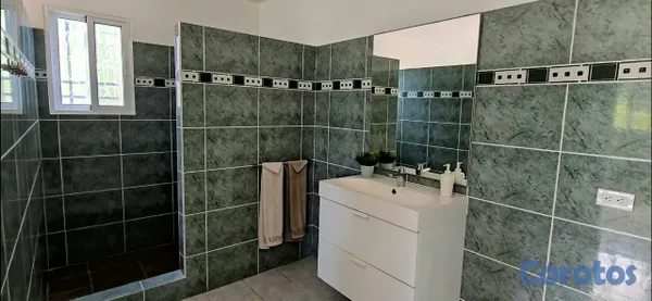 casas vacacionales y villas - EN VENTA | Villa de lujo rodeada de naturaleza en  10