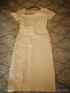 Vestido blanco elegante con diseño