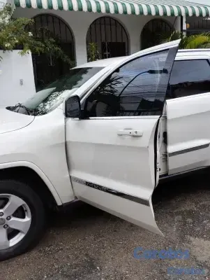 jeepetas y camionetas - Grand Cherokee Laredo 4x4 2011 4
