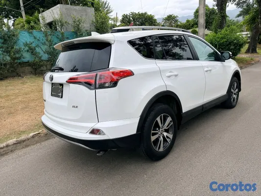 jeepetas y camionetas - Toyota rav4 2018 xle 2