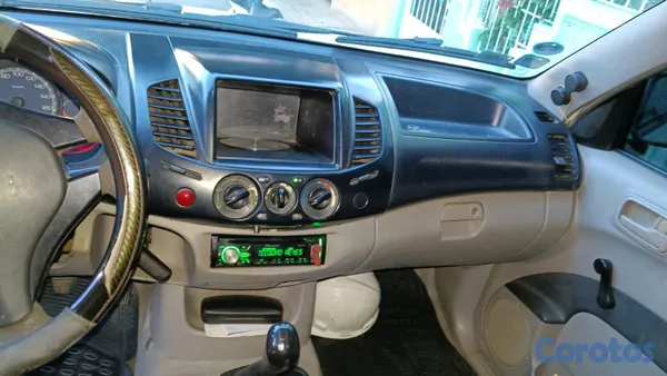 jeepetas y camionetas - camioneta Mitsubishi nítida  6
