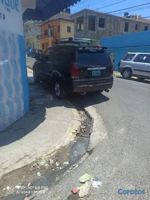 jeepetas y camionetas - SE VENDE Jeepeta ssamgyong Rexton 2004 motor 2jz Toyota Lexus recién instalado 3
