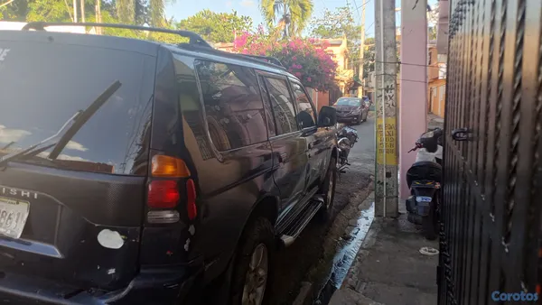 jeepetas y camionetas -  2 Montero sport 2001 y 2002 3