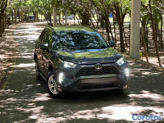 jeepetas y camionetas - TOYOTA RAV4 XLE 2022 4