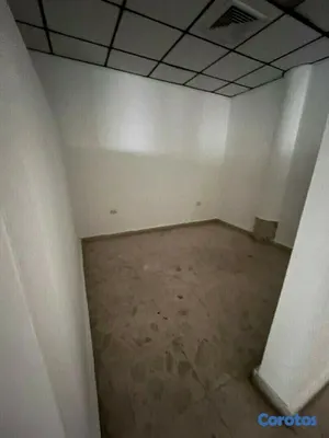 oficinas y locales comerciales - Alquilamos oficina en prestigioso y bien ubicado edificio corporativo ideal para 4