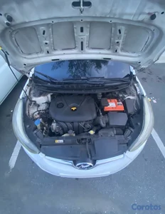 vendo Hyundai Elantra version America $580,00