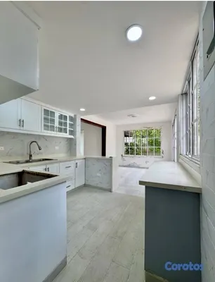casas - Casa de 3 habiaciones 2.5 baños en alquiler en Alt 9