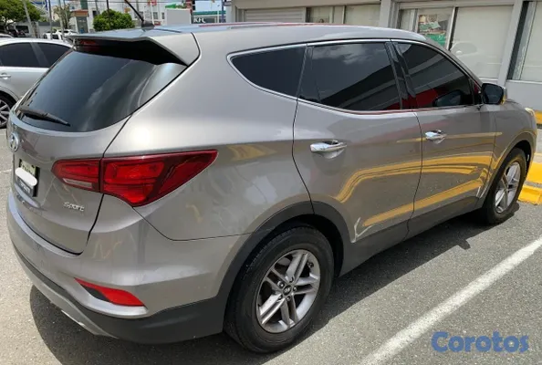 jeepetas y camionetas - Hyundai Santa Fe Sport 2018 2.4 L 5
