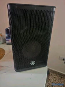 bocina yamaha modelo DXR8MKII 