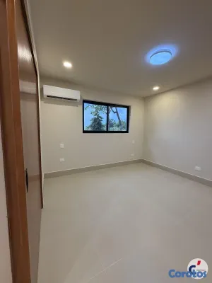 casas - En Alquiler Espaciosa Villa de 4 Habitaciones más  3