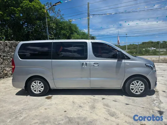 jeepetas y camionetas - hiunday starex 2021 4