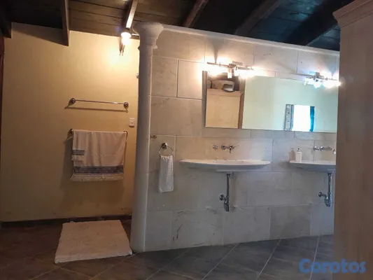 casas - Vendo casa amplia cerca de la playa  9