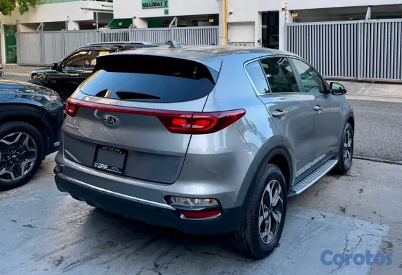 jeepetas y camionetas - Kia Sportage LX 2020 4x4 8