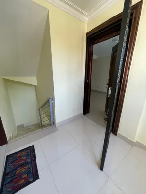 apartamentos - VENDO Apartamento de 3 niveles en el Residencial 
Don Bolivar de 250mts
 2