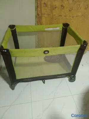 coches y sillas - Vendo un corral color verde, usado está venta por  2