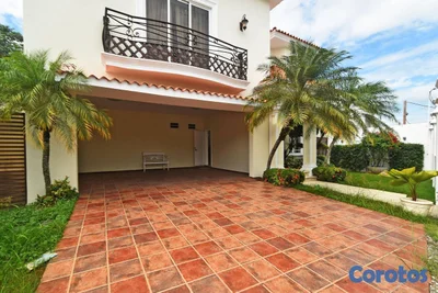 Casa de 5 habitaciones en alquiler en Isabel Villa
