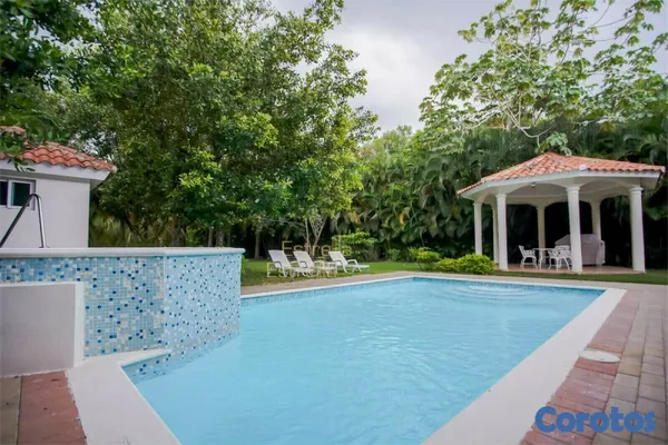 casas vacacionales y villas - Villa de dos niveles en venta en  Juan Dolio (562.26mts2) de 5 habitaciones 7
