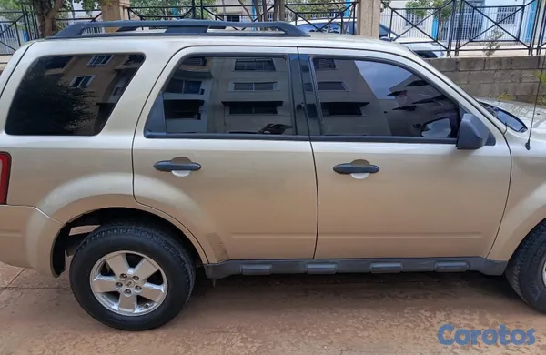 jeepetas y camionetas - Ford escape xlt 2012 color dorado en excelente condiciones  2
