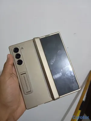 celulares y tabletas - Samsung Z Fold 6 DESBLOQUEADO 256GB GRIS CON FORRO PEQUEÑO DETALLE EN PANTALLA 3