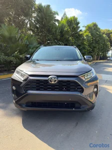 Toyota rav4 2020 xle clean carfax 