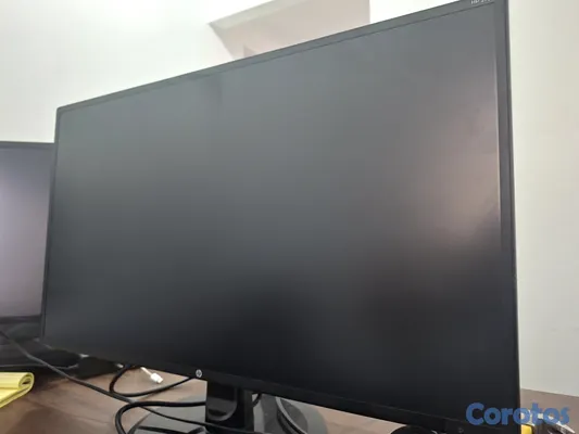 computadoras y laptops - Vendo 5 Monitores de 24-27-28 Pulgadas 12