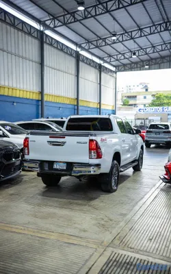 jeepetas y camionetas - Toyota Hilux 4x4 2025 6