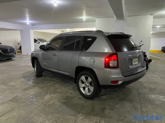 jeepetas y camionetas - Inicial RD$ 199,000 pesos (jeep compass 4x4)  5