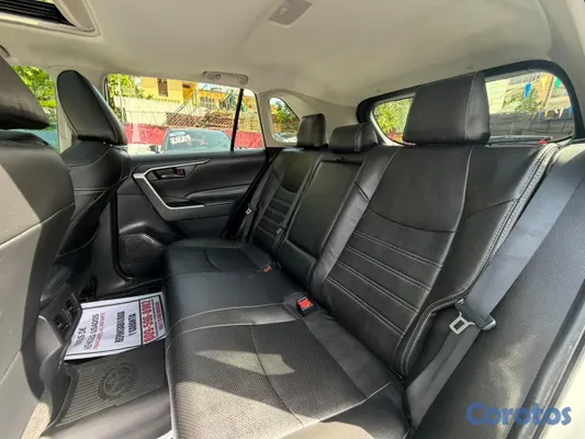 jeepetas y camionetas - Toyota Rav4 XLE 2023 Recien Importada 9