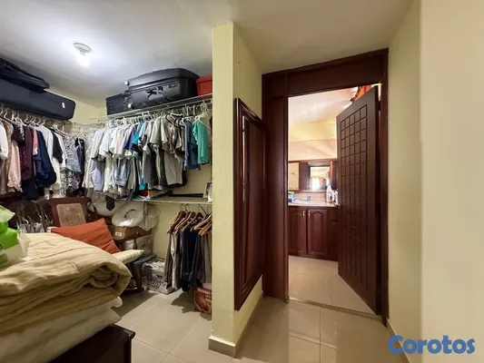casas - casa de dos niveles 5 habitaciones en Miramar en us 385,000 8