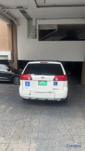 Toyota Sienna equipada con gas natural, rampa para persona con discapacidad 