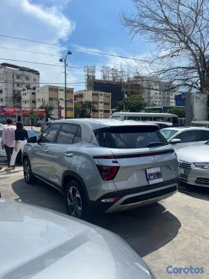 jeepetas y camionetas - Hyundai Cantus Semi FULL 2022 6