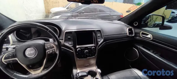 jeepetas y camionetas - Se Vende gran cherokee 2014 casi nuevo  7