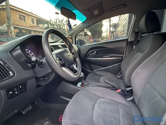carros -  
Kia Río LX año 2015 9