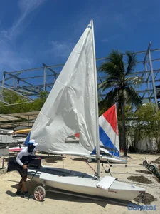 Velero Laser ILCA 6 | Sistemas de Vang/Outhaul Modernos, Cabos Dyneema y Cover
