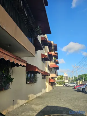 apartamentos - vendo altos De Arroyo hondo tres habitaciones dos baños dos parqueos balcón serv 6