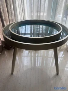 Mesa estilo Coffe Table para sala o estar de interior.