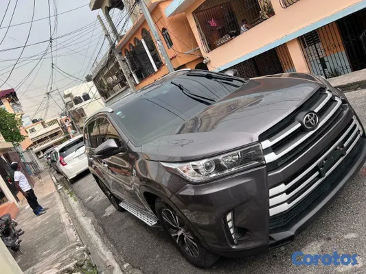 jeepetas y camionetas - Toyota higlander xle 2019 3
