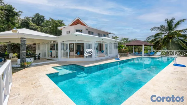 casas vacacionales y villas - Villa Privada con Piscina infinity y Terreno Extenso 2