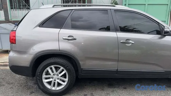 jeepetas y camionetas - Kia Sorento EX 2015 en venta — RD$550,000 negociab 3