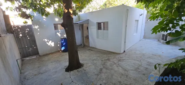 casas - 🏡 Casa de 3 Habitaciones con Patio y Jardín | Av. Los Beisbolistas | 2 Baños 17