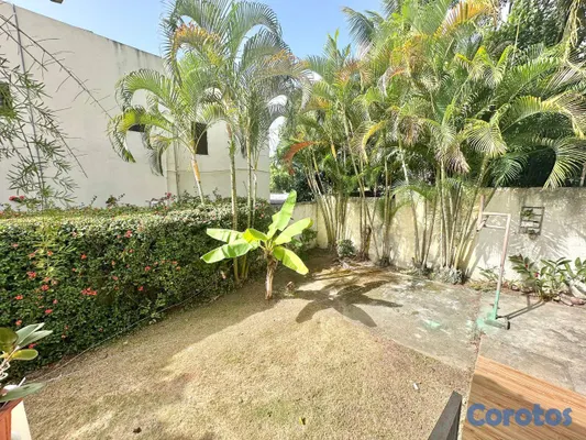 casas - Casa de Dos Niveles en Residencial Las Colinas de  8
