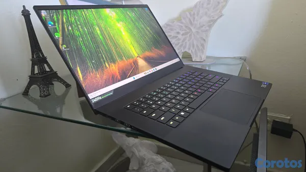 computadoras y laptops - Razer blade Gamer Core i7 13th Gen Ram 32gb ddr5 Disco 1TB ssd Nvidea Rtx 4070 8 2