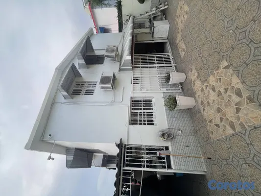 casas - Casa de 2 niveles en venta en Los Jardines 5