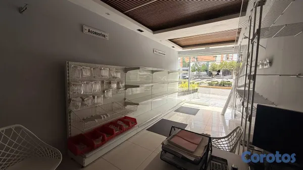 oficinas y locales comerciales - Local comercial en alquiler en Bella Vista — 29 m² 2