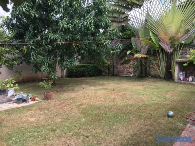 Casa en Venta con amplio Patio y Jardin