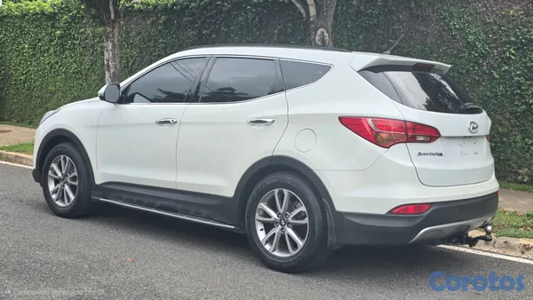 jeepetas y camionetas - Hyundai Santa Fe Excelentes Condiciones 5