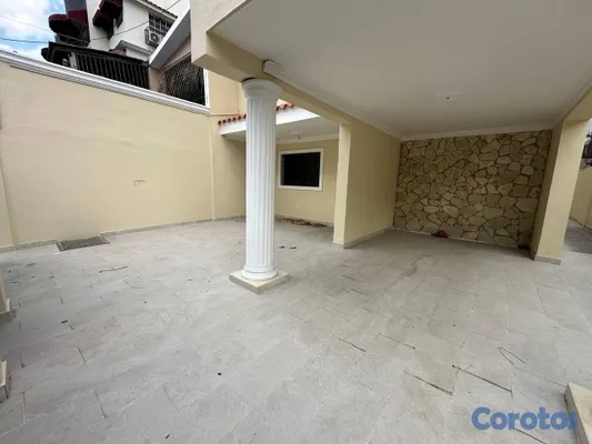casas - Casa de 2 niveles en venta en Villa Aura 15