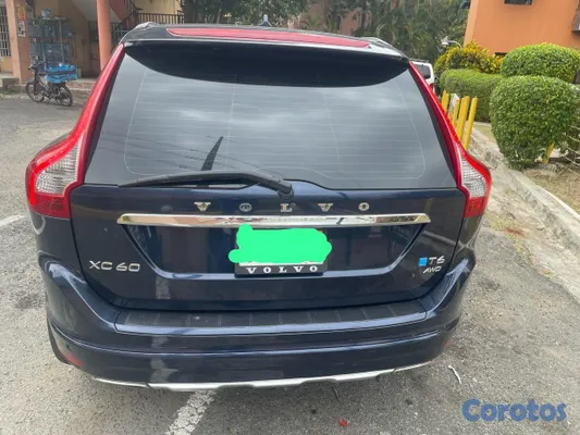 jeepetas y camionetas - VENDO JEEP  VOLVO XC-60 AÑO 2014 CON PEQUEÑO INVEN 2