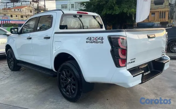 jeepetas y camionetas - Isuzu D-Max 2027 4